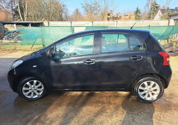 samochody osobowe Toyota Yaris cena 15950 przebieg: 231000, rok produkcji 2008 z Poznań